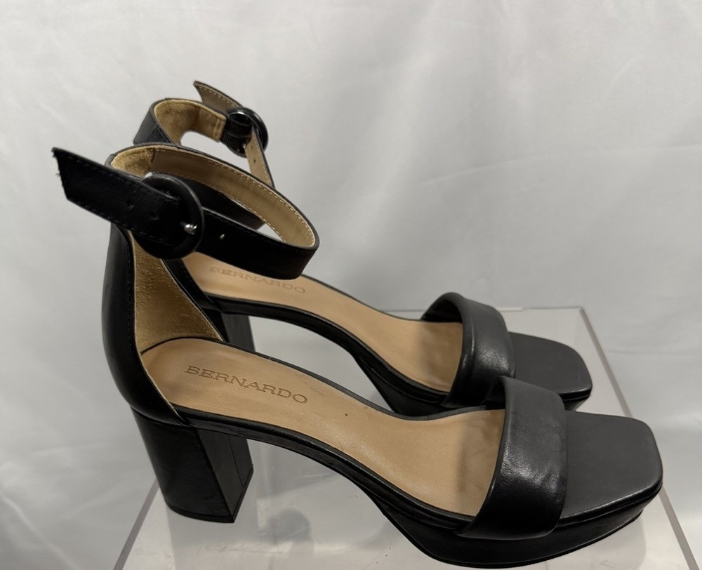 Bernardo Women’s 6.5 Carla Square Toed Ankle Strap Black Leather Sandals